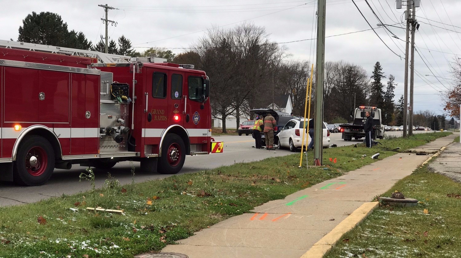 3car crash on Lake Michigan Drive traps 2 drivers